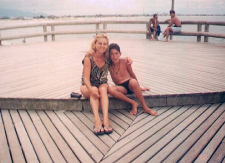 Luciane e Fernandinho na praia.