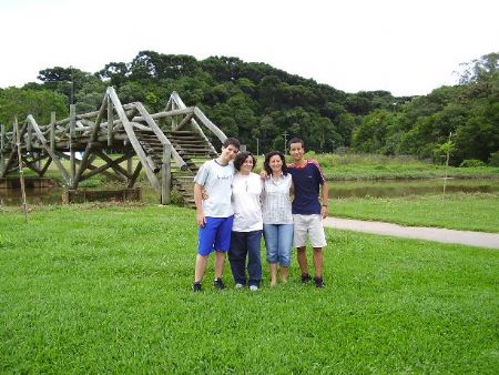 Mateus, Liliam, Leila e Jeremias no Parque Barigui em Curitiba. Dia 12 de fevereiro de 2006.