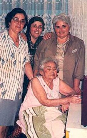 Nena (Carmen), Lenita, Laura e Dona Maria, irms e me do Jos.